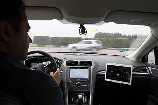 Ford предупредит водителя о приближении машин экстренных служб