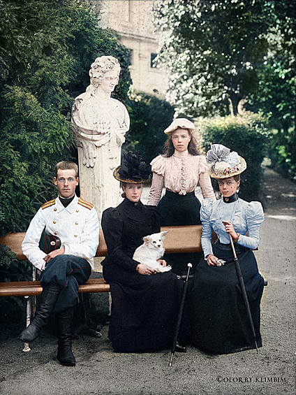Мария Фёдоровна с детьми, 1898