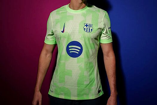 «Барселона» представила новую форму ярко-зелёного цвета