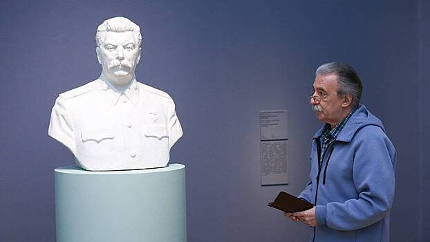 Тюменские коммунисты планируют достать затонувший памятник Сталину