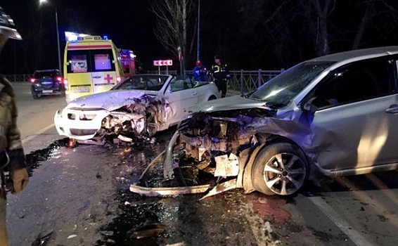 В ночном ДТП на левом берегу Дона в Ростове пострадали три человека