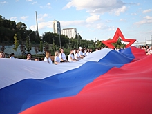 В Волгограде развернули 80-метровый флаг России