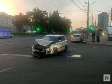 Две легковушки столкнулись на площади Лядова в Нижнем Новгороде