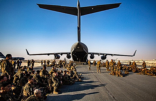 Катар вывел часть персонала с военной базы США на своей территории