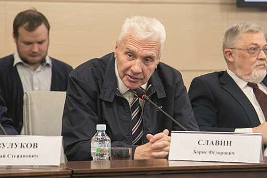 РЕН ТВ: Mercedes сбил в центре Москвы экс-помощника Горбачева Славина