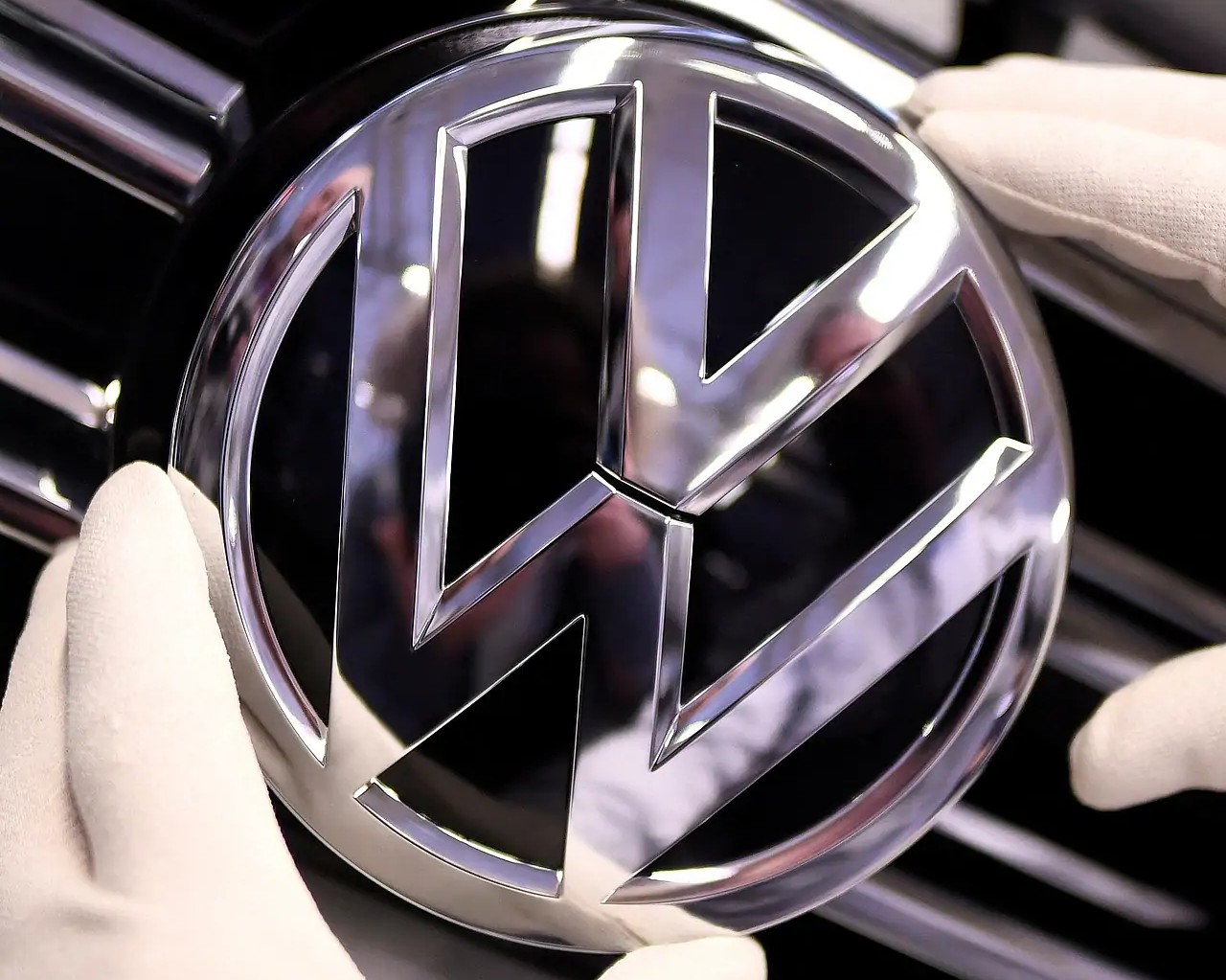 Volkswagen начал составлять черный список работающих с Россией автодилеров Китая