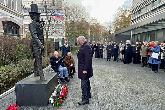 В русском культурном центре в Париже открыли памятник Пушкину