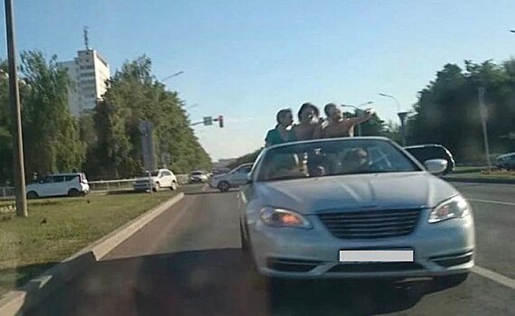 В Татарстане привлекли к ответственности женщину, перевозившую пассажиров вне кабины авто
