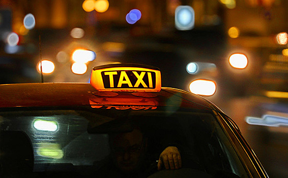 В Москве водитель такси насмерть сбил мужчину