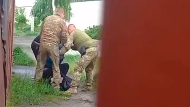 Бусификация неугодных: как на Украине мобилизуют оппонентов Зеленского