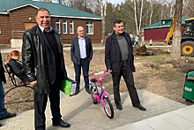 Глава Коломны и депутат Мособлдумы передали детям с Донбасса велосипеды и самокаты