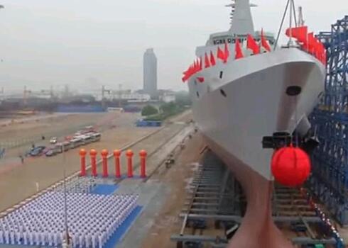 Китай спустил на воду эсминец нового типа