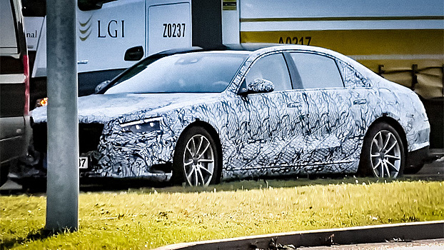 Mercedes S-Class с "утопленными" ручками засняли на дороге