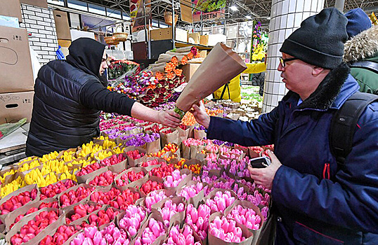 Цветы к 8 Марта в России за год подорожали почти на 20%