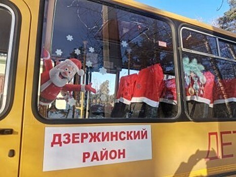 В товарковской школе появился новогодний автобус