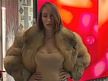 Сожительницу Тимати раскритиковали в сети из-за рекламы шуб