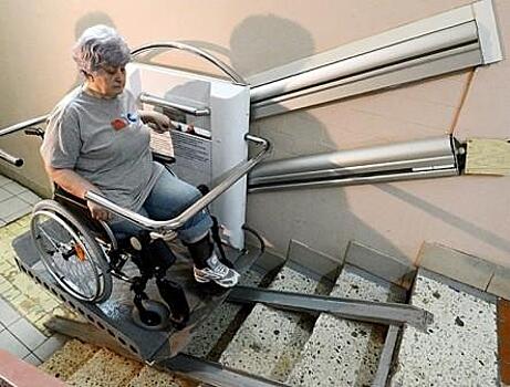Подъемную платформу для инвалидов установят в подъезде дома в районе Марьино