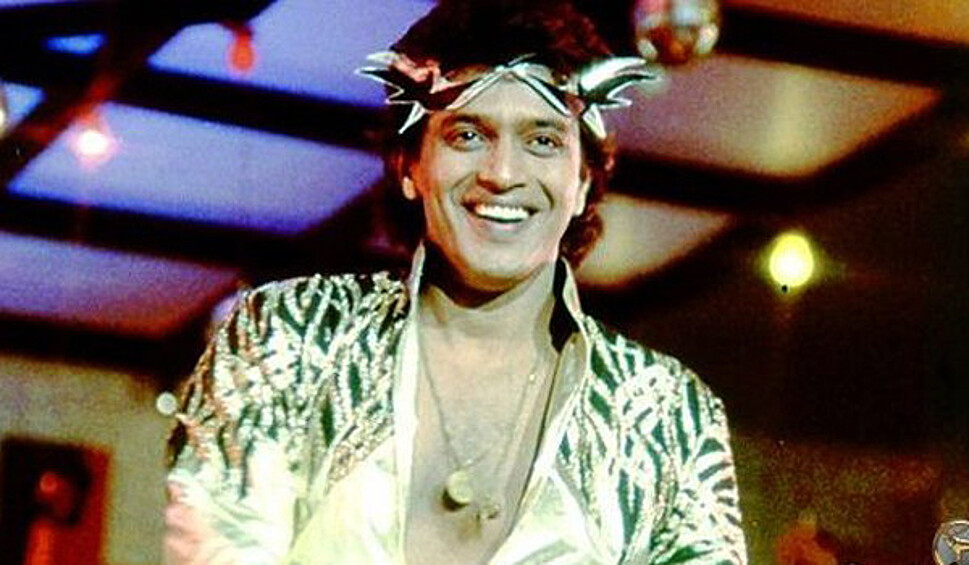 "Танцор диско" (1983) стал своеобразной индийской версией популярного диско-фильма "Лихорадка субботнего вечера" с Траволтой. Хотя без рокового противостояния не обошлось. Советские зрители не догадывались об идейном первоисточнике, и вовсю сопереживали певцу Джимми в исполнении Митхуна Чакраборти.