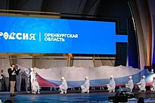 На выставке "Россия" мастерицы из Оренбуржья связали самый большой триколор