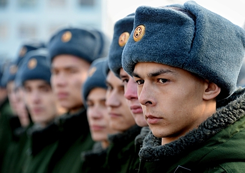 Правозащитник: Отмена обязательной повестки для призыва сделает всех призывников уголовниками