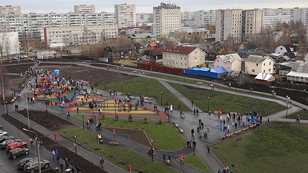Долгожданные парк открыли в Архангельске. Трава есть на одной половине