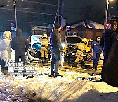 Три человека пострадали в ДТП с участием такси в центре Ростова
