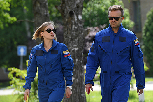 Режиссер Клим Шипенко снимет актрису Юлию Пересильд на МКС . Комиссия уже одобрила ее участие в полете в космос.