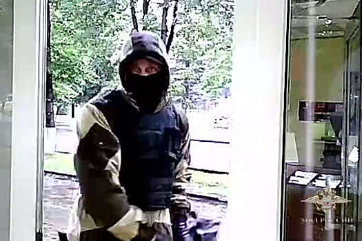 В Кемеровской области грабитель украл из ювелирного магазина 1,5 кг украшений