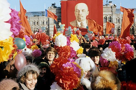 День Октябрьской революции: что мы праздновали раньше и что отмечаем сейчас