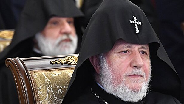 Католикос армян Гарегин II помолился о погибших в авиакатастрофе в России