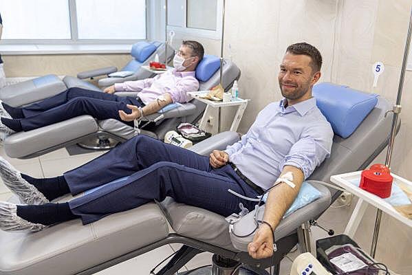 Депутаты екатеринбургской думы стали донорами крови для жителей города и области