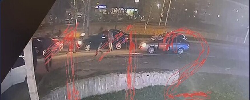 Кадры обстрела автомобиля на улице Ставрополя опубликовали в сети