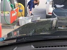 Американцы начали заливать бензин в пакеты и тазики