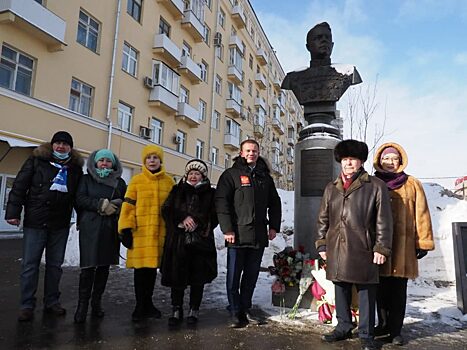 В Щукине возложили цветы к памятнику Маршалу Советского Союза