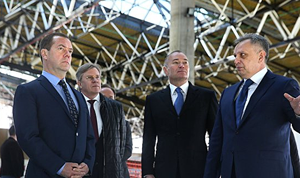 Медведев осмотрел строящийся терминал B аэропорта "Шереметьево"