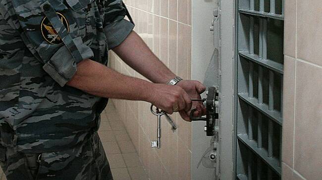 Американцу добавили срок за нападения на сотрудников ФСИН России