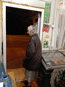 В Калининграде ищут пенсионерку, которую ночью приютили в магазине на Киевской