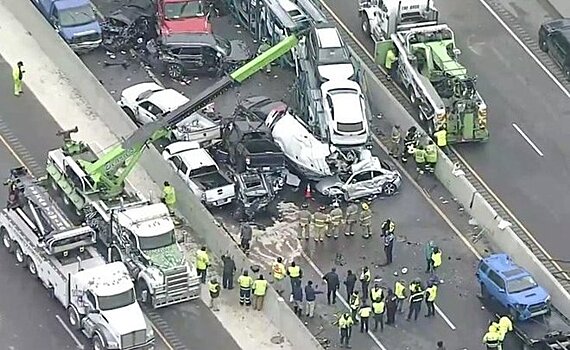 В США на трассе столкнулись более 100 автомобилей