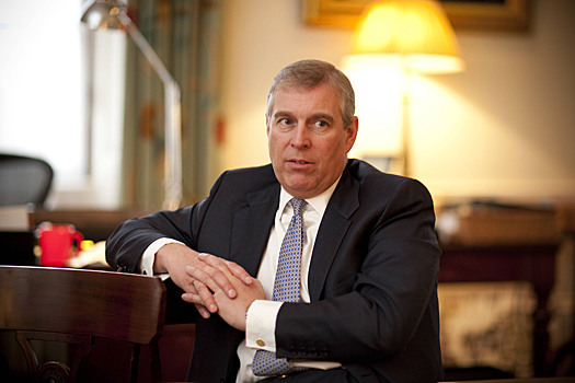 Принцу Эндрю грозит тюрьма: обвинение в насилии, реакция матери Елизаветы II и поддержка бывшей жены