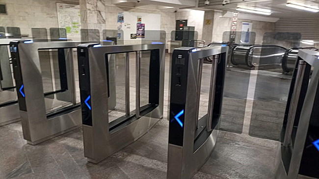 Функцией биометрии оснастили первые турникеты метро Новосибирска