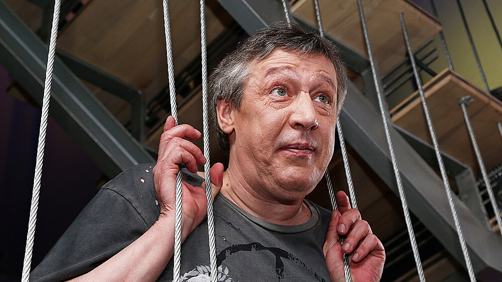 Михаил Ефремов во время прямого эфира ньюзикла «Господин Хороший», 2013 год