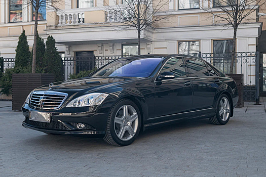 В РФ продают 17-летний Mercedes-Benz S 500 практически без пробега