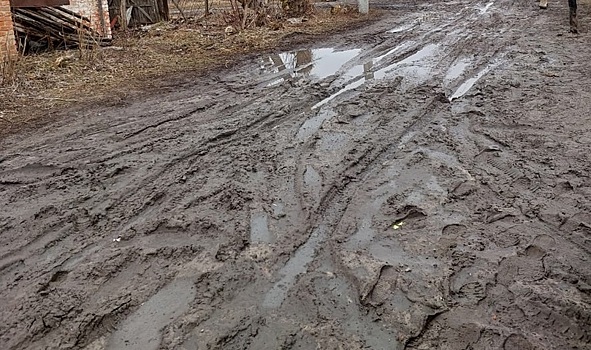 Куряне из села Уланок Суджанского района жалуются на бездорожье