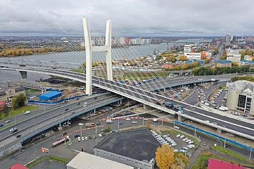 Рабочее движение по четвертом мосту Новосибирска в этом году не запустят