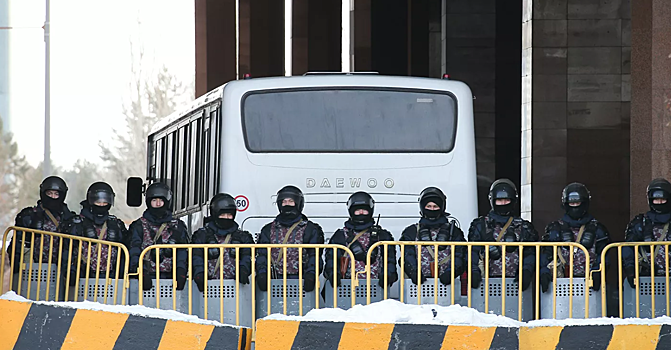 В Алма-Ате за сутки задержаны более 1,6 тысяч человек