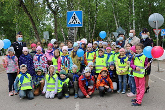 В Томской области полицейские в преддверии Дня России провели познавательное мероприятие для детей в рамках акции «Каникулы с Общественным советом»