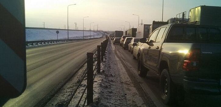 В Сургуте мост через Обь перекрыли из-за подозрительной коробки