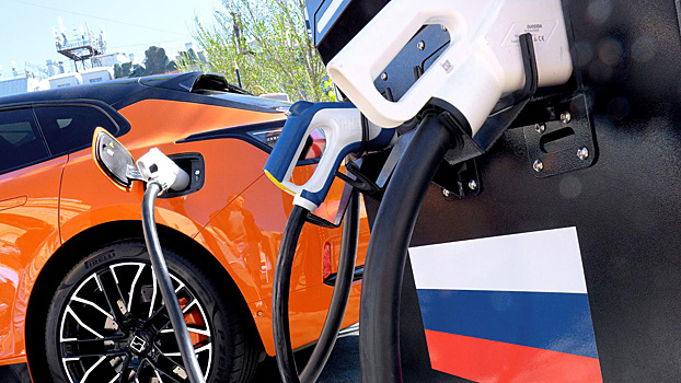 Правительство России направит 5,7 млрд рублей на развитие сети электрозаправок