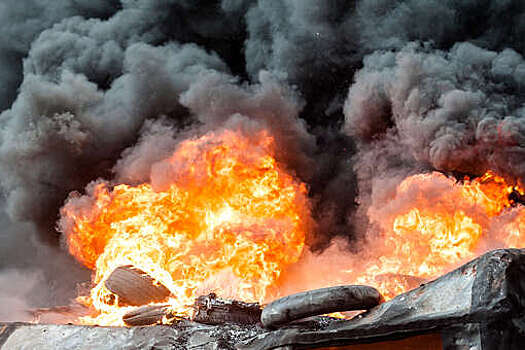 В Саранске площадь пожара на бумажном складе возросла до 1,5 тысяч кв.м.