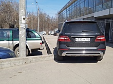 «Всё больше и больше наглеют!» Короли парковки перепутали тротуар с дорогой